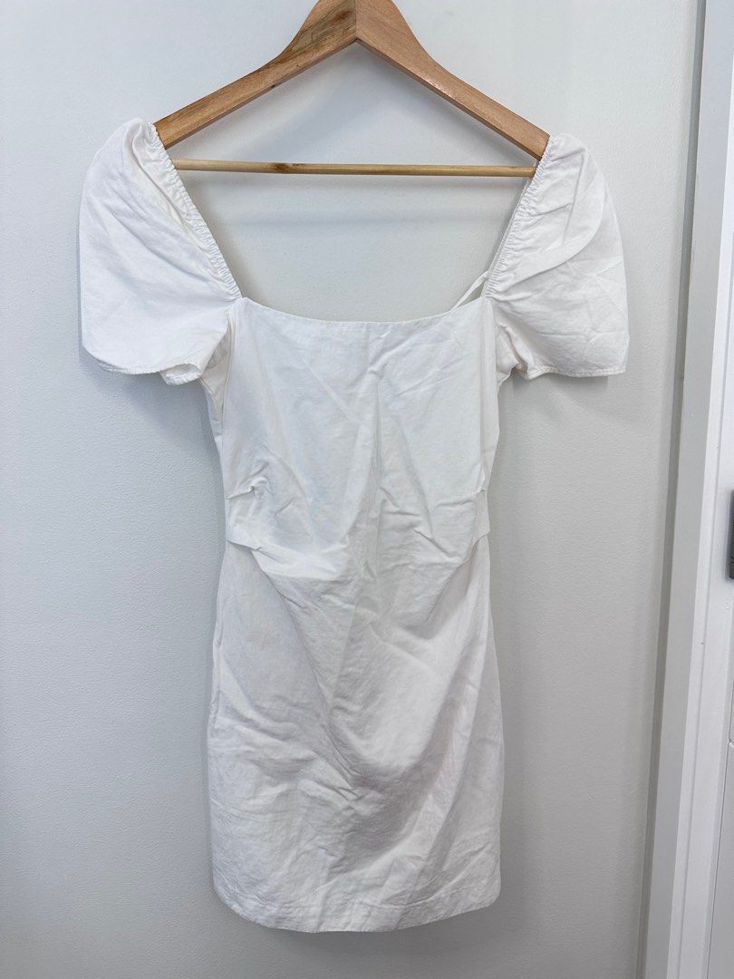 Zara Linen White Mini Dress (Category: Dresses) located in Cebu City. Submitted by sephoraly (Listing ID 1349631563, Image 1). Description: Used once sa pictorial ra Size: small Bought at Zara Ayala Center Cebu.
