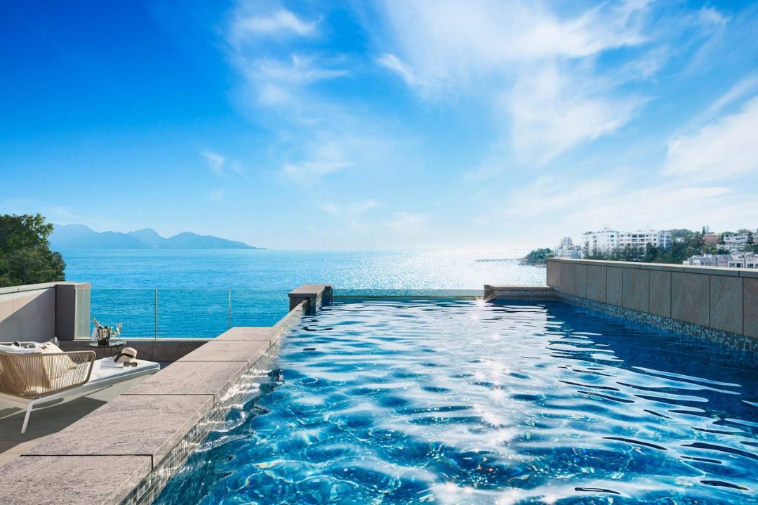 Exclusive estate-level detached house at the seaside 🌴🌊, facing the ocean 🌊🌴. As the only resident, you'll enjoy semi-private beach access with the highest privacy. Only two units left‼️ Price at HK$17,000 per square foot‼️63438902866818111