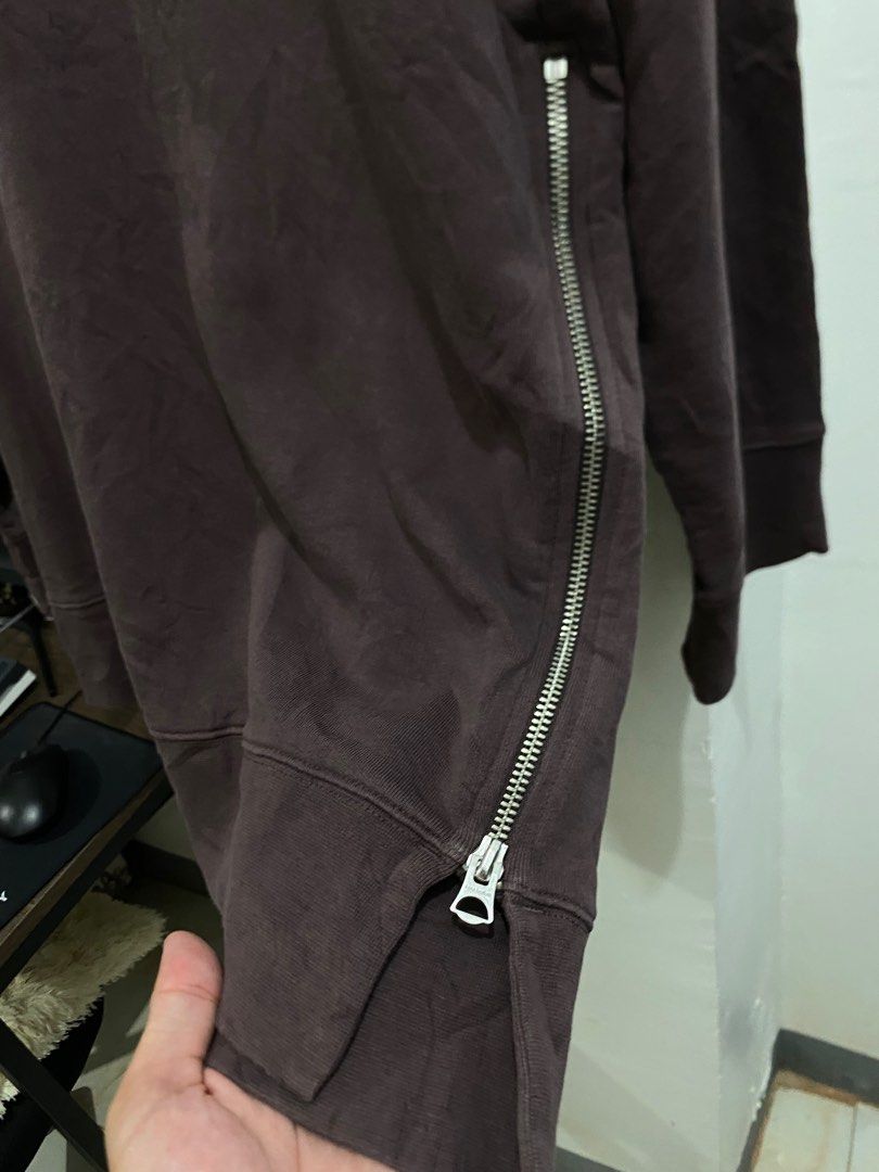 ACNE STUDIOS FANEX PAW 15 ZIPS OVERSIZED JACKET (Category: Luxury Apparel) located in Naga. Submitted by sislovesme (Listing ID 1349837809, Image 3). Description: •9/10 CONDITION •NO FLAWS •SIZE SMALL ON TAG •AUTHENTIC •WIDTH 24 INCHES •LENGHT 31.5 INCHES.