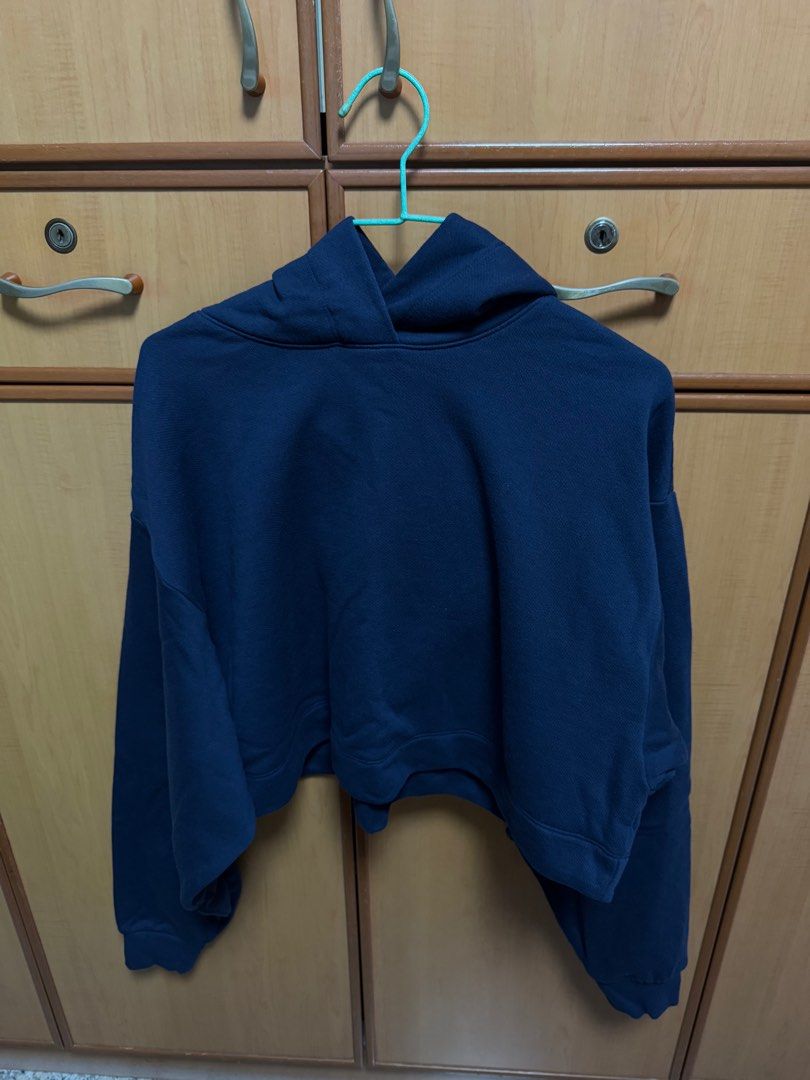 Alo Yoga Bae Hoodie - Navy (Category: Longsleeves) located in Singapore. Submitted by moonskies (Listing ID 1348965872, Image 3). Description: - ORP: $150 - Color: Navy - Worn once - See last pic for actual color Shipping available at an additional $3 (smartpac).