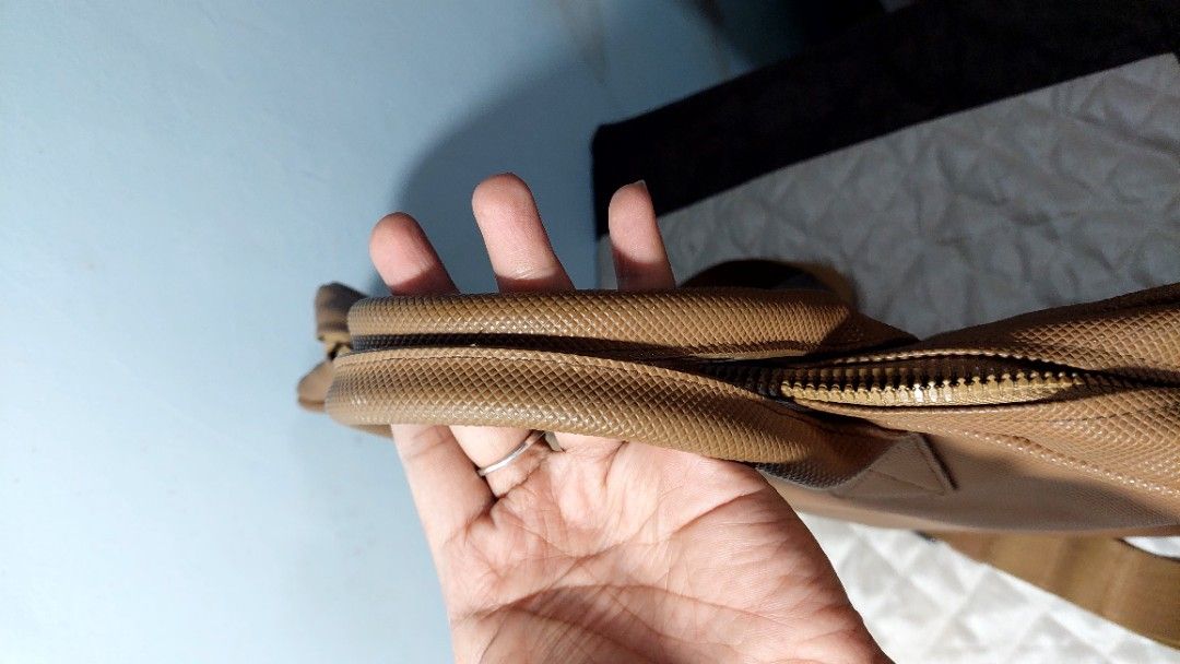 Authentic Bottega Veneta docu bag (Category: Luxury Bags & Wallets) located in Santa Maria. Submitted by mikavillaflor4 (Listing ID 1349847312, Image 2). Description: excellent used condition details posted ukay source authentic.
