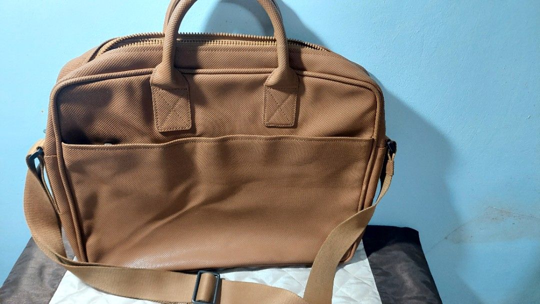 Authentic Bottega Veneta docu bag (Category: Luxury Bags & Wallets) located in Santa Maria. Submitted by mikavillaflor4 (Listing ID 1349847312, Image 1). Description: excellent used condition details posted ukay source authentic.