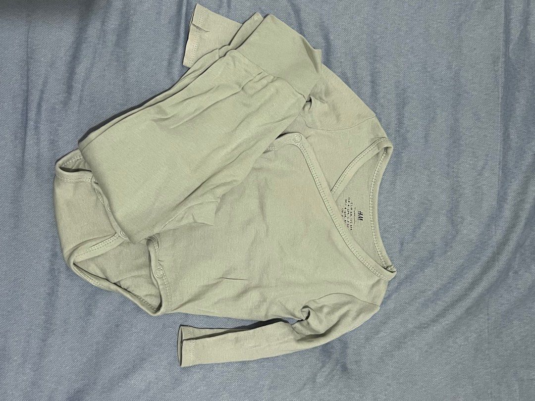 Baby Sleepwear (Category: Babies & Kids Fashion) located in Muntinlupa City. Submitted by bellevalcorner (Listing ID 1349860995, Image 2). Description: H&M size: 4-6M Longsleeves&Pajama 600 Take all.