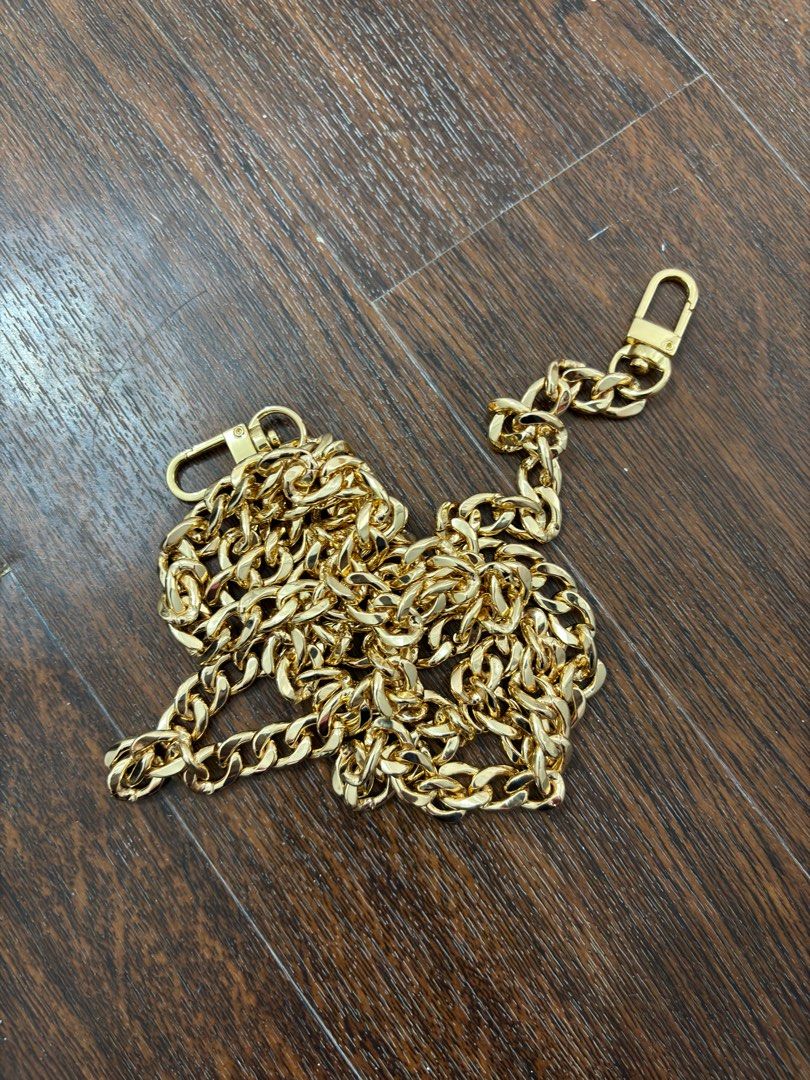 Bag Gold chain (Category: Shoulder Bags) located in Calamba. Submitted by sunbeamy (Listing ID 1349770759, Image 1). Description: 120cm Spare.
