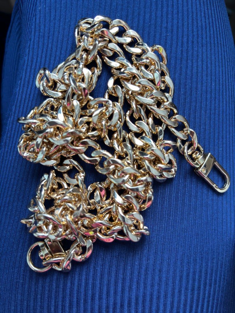 Bag Gold chain (Category: Shoulder Bags) located in Calamba. Submitted by sunbeamy (Listing ID 1349770759, Image 2). Description: 120cm Spare.