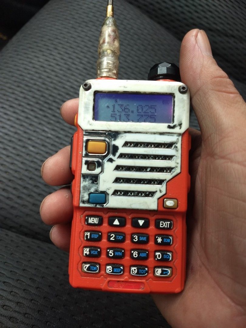 baofeng uv5r (Category: Walkie-Talkie) located in Pasay City. Submitted by davecruzparuhinog (Listing ID 1349756438, Image 1). Description: sell ko uv5r lakas ng sagap.3 to 5km.kabitan mo lng ng rubber duct kayang bumato hangang 10 to 15km basta marunong kang magtone.brand new baterry tagal mglobat.free delibery around mm.