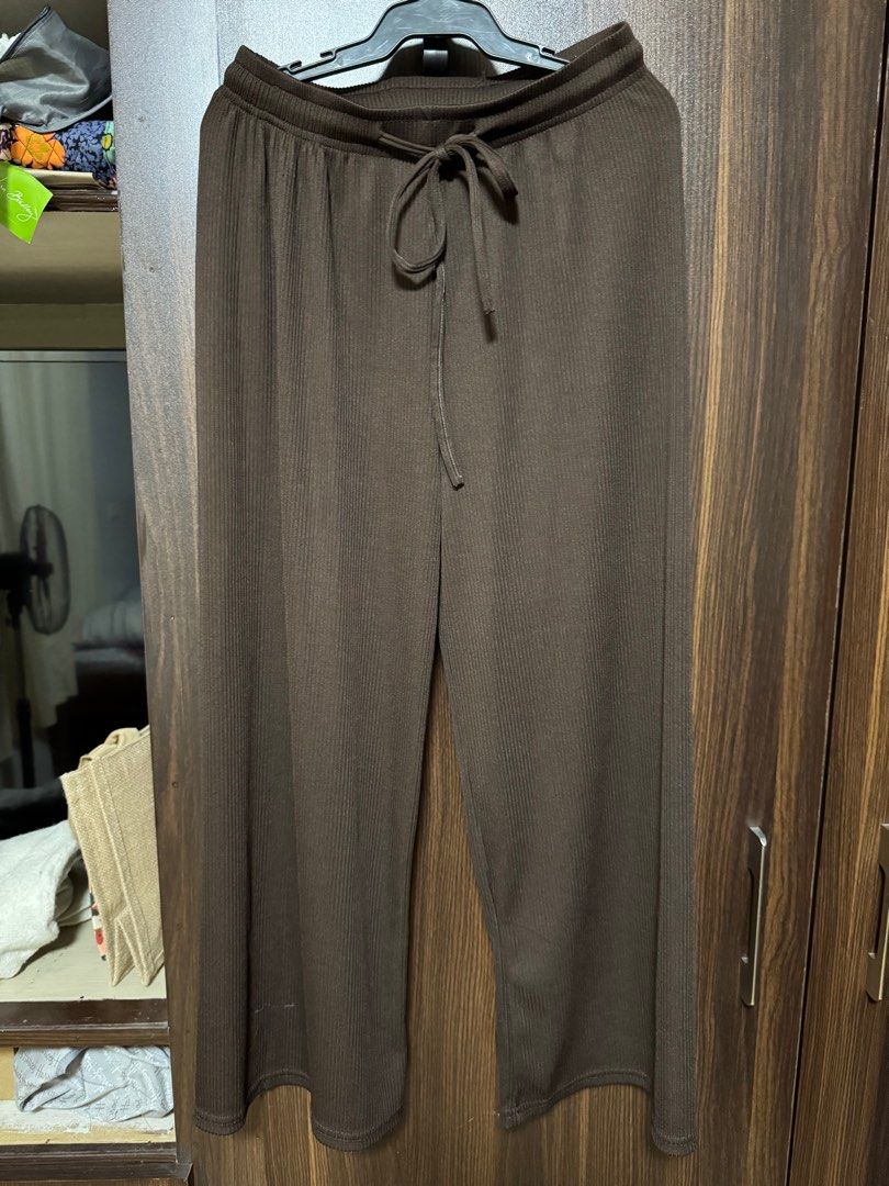 Brown Trousers (Category: Other Bottoms) located in Caloocan City. Submitted by dmdmp (Listing ID 1349785556, Image 2). Description: Fits small to large (stretchable) Brown.