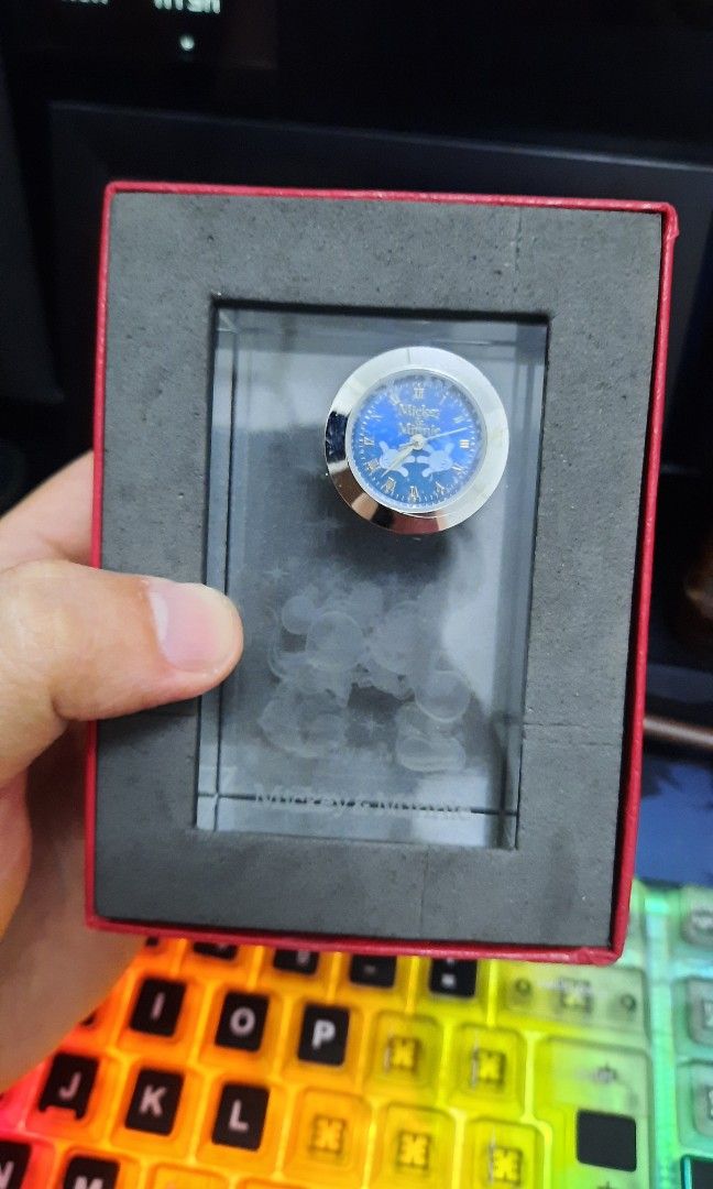 Disney Mickey and Minnie crystal clock (Category: Clocks) located in Taguig. Submitted by nippon.toki (Listing ID 1349851835, Image 2). Description: good working condition Please take note of the following: - Only serious buyers, no long reservations. - Items will be sold to the first payer without prior notice. Verbal reservations are not acceptable. - Note: All items are vintage, so please manage your expectations. Payment via Gcash only. We do