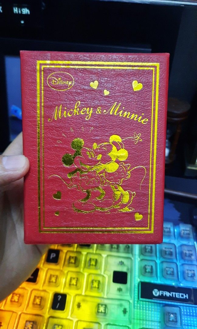 Disney Mickey and Minnie crystal clock (Category: Clocks) located in Taguig. Submitted by nippon.toki (Listing ID 1349851835, Image 1). Description: good working condition Please take note of the following: - Only serious buyers, no long reservations. - Items will be sold to the first payer without prior notice. Verbal reservations are not acceptable. - Note: All items are vintage, so please manage your expectations. Payment via Gcash only. We do