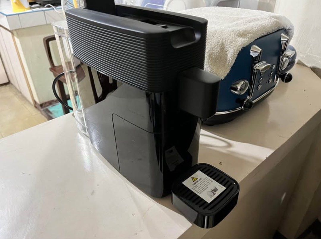 Expressi Capsule Espresso Maker (Category: Coffee Machines & Makers) located in Muntinlupa City. Submitted by azaelx13 (Listing ID 1349833501, Image 2). Description: Shipping shouldered by buyer Item location: Alabang Muntinlupa City.