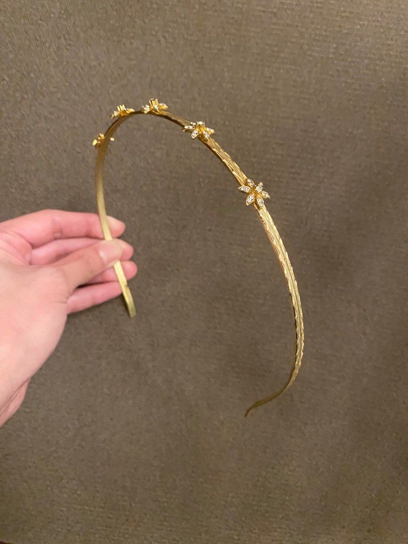Gold Headband (Category: Hair Accessories) located in Muntinlupa City. Submitted by cssshop (Listing ID 1349846344, Image 2). Description: .