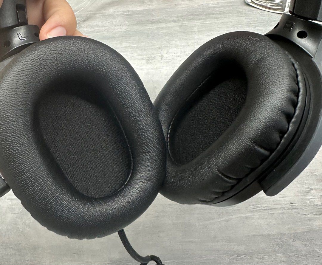 Headset (Category: Headphones & Headsets) located in Singapore. Submitted by chipopopo (Listing ID 1349797846, Image 6). Description: New, never used before. Box has some stains from cleaning sprays, headset inside seems to be in mint condition. Type C cable.