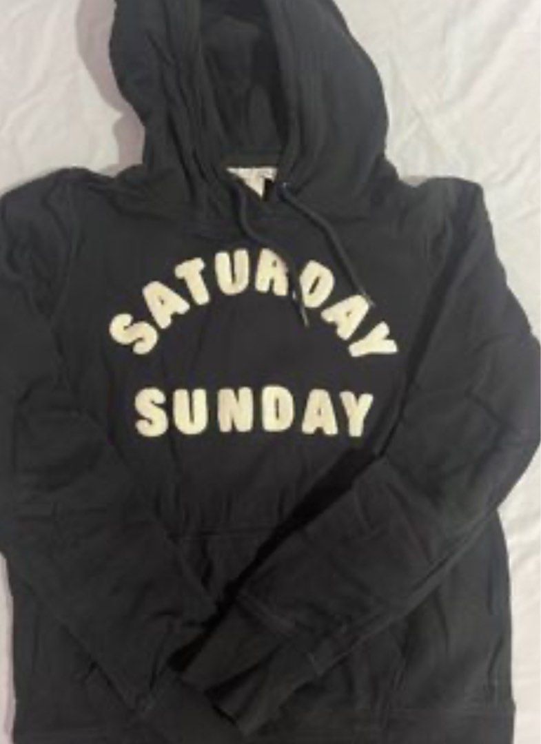 H&M Black Sat Sun Hoodie (Category: Hoodies) located in Lipa City. Submitted by randomyseller (Listing ID 1279896414, Image 2). Description: Used for a long time but good for cold weather and good fabric.