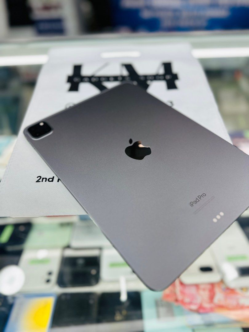 iPad Pro 4th Gen 11" 128GB Wifi Only (Category: iPad) located in Manila. Submitted by kmgadgets (Listing ID 1349893293, Image 3). Description: REASON FOR SELLING: "BUY AND SELL" ANY MODEL OF IPHONE AND SAMSUNG ARE AVAILABLE! ✨ WE ARE OPEN FOR SWAP OR TRADE ✨ ➡️ WE DO CASH ON DELIVERY "AROUND METRO MANILA" (EVEN SWAPPING)🛵🏠 ➡️We also ship nationwide via LBC, downpayment is needed for COP ➡️Our physical store is in Greenhills Shopping Center, San