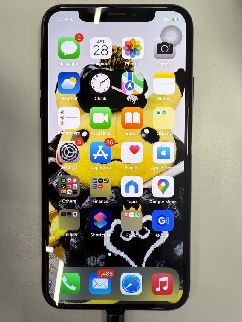 IPhone XS (Category: iPhone X Series) located in General Trias. Submitted by llayneaquino (Listing ID 1349795050, Image 3). Description: Iphone XS Gold 64Gb No Sim Restriction Working Face ID Working True Tone No camera issues 73 Battery Health Issues: No screen protector Replaced Backglass Scratches on side Ringer flip not working - can be turned on/off thru Assistive Touch Inclusions: Unit, case and box only Charger and earpods not included Sel
