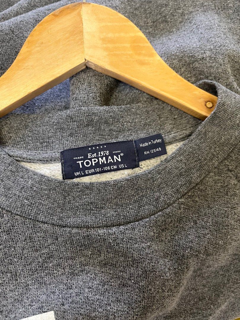 LA Topman Sweater (Category: Coats, Jackets and Outerwear) located in Calamba. Submitted by migsdeclutter (Listing ID 1349894526, Image 2). Description: LA Sweater Size L Excellent to as new condition Bagong bago pa and makapal! 650 php only.