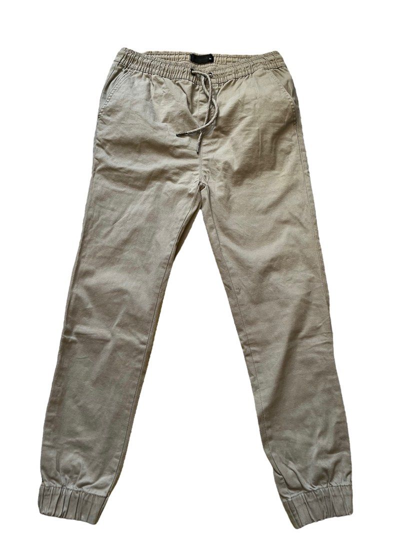 Light gray jogger - Pull and bear (Category: Joggers) located in Quezon City. Submitted by vans_online_store (Listing ID 1349856176, Image 1). Description: Brand: Pull and bear jogger Rfs: Declutter Size: Large Fabric: Cotton like, makapal Dimensions in Inches: Waist: 29 Length: 36.5 Semi strech No issues Preloved clothes Used only twice Can do meet ups around MRT shaw Shipping fee shouldered by the buyer.