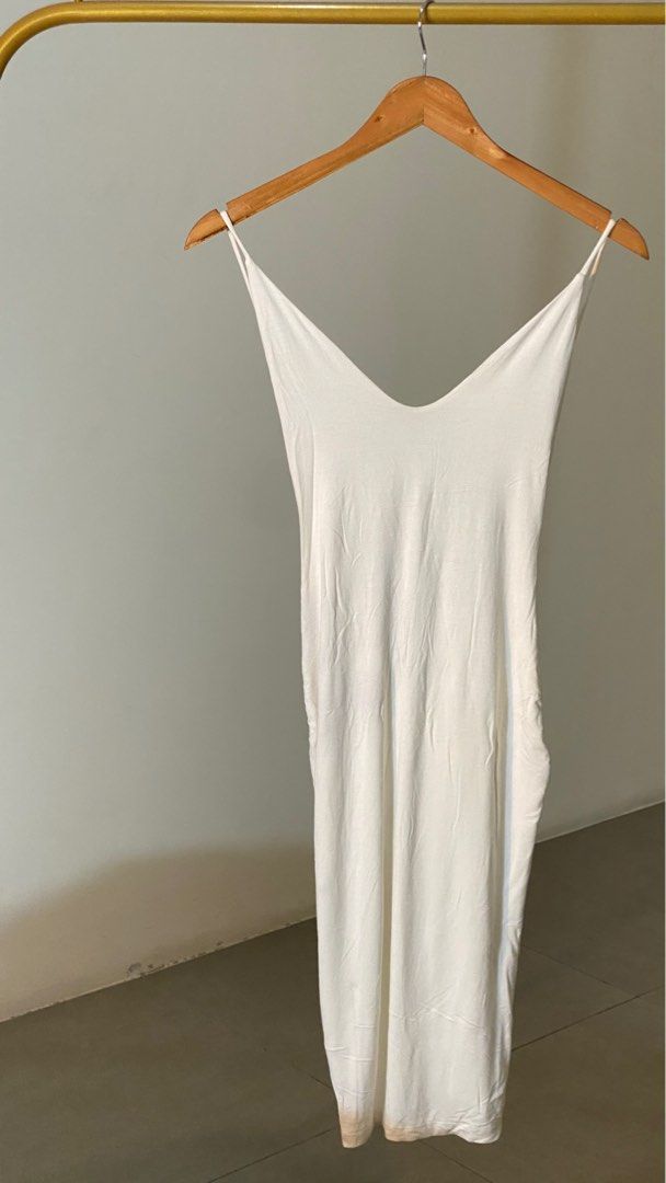 Low cut back dress SO RARE (Category: Dresses) located in San Pedro. Submitted by alphagirly (Listing ID 1349837943, Image 2). Description: .