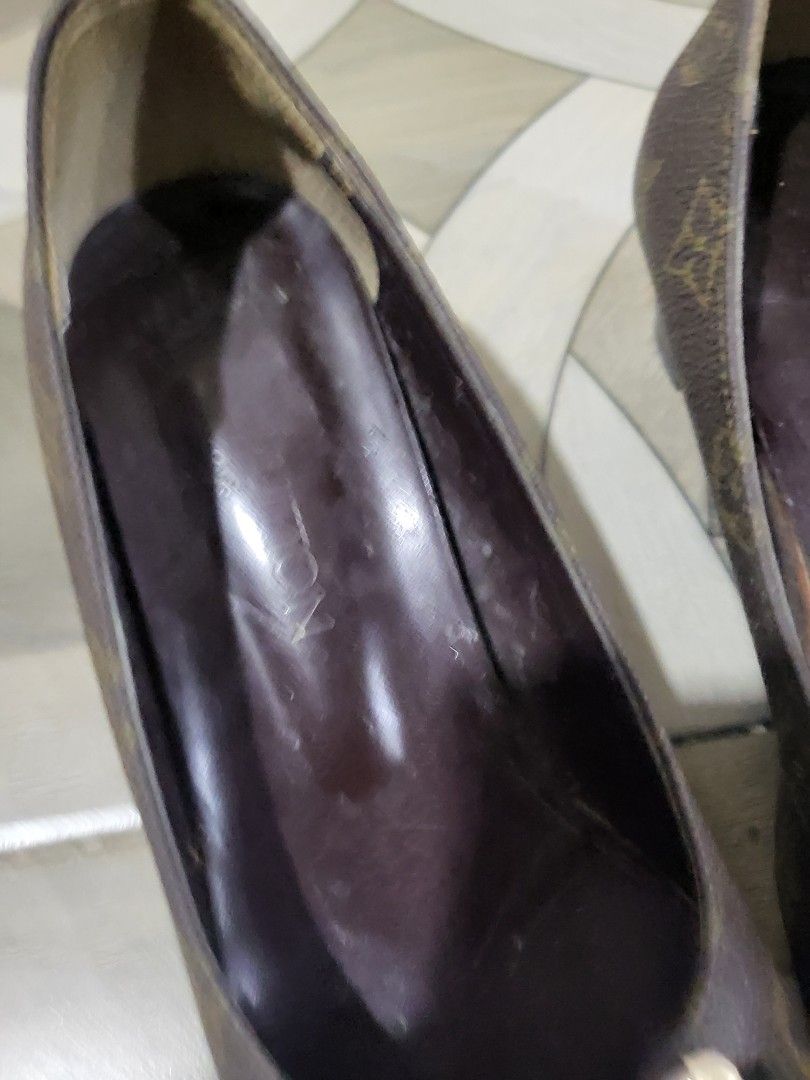 LV SHOES LOUIS VUITTON (Category: Luxury Accessories) located in Las Pinas. Submitted by peloveditems (Listing ID 1349916757, Image 3). Description: size 35 1/2.