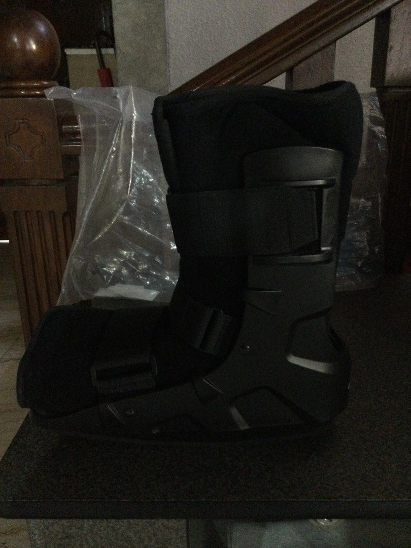 Malleo immobil airwalker (Category: Foot Care) located in Quezon City. Submitted by lftanco (Listing ID 1349748692, Image 2). Description: Ottobock malleo immobil airwalker. For orthotic fittings of the foot/ankle joint area. Item is broken .