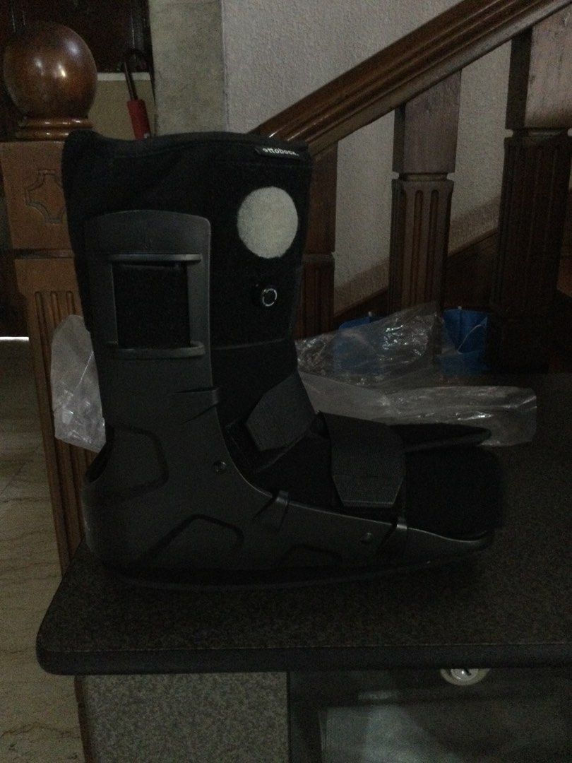 Malleo immobil airwalker (Category: Foot Care) located in Quezon City. Submitted by lftanco (Listing ID 1349748692, Image 1). Description: Ottobock malleo immobil airwalker. For orthotic fittings of the foot/ankle joint area. Item is broken .