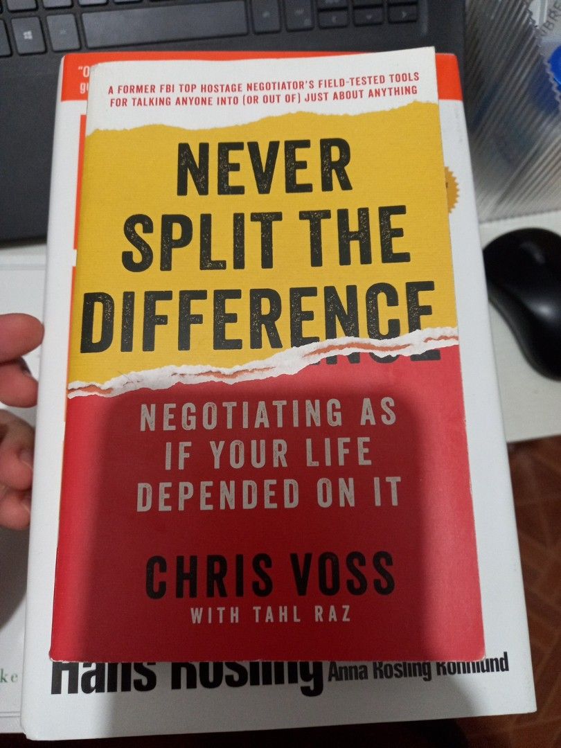 Never split the difference - Chris Voss with Tahl Raz, Hobbies & Toys ...