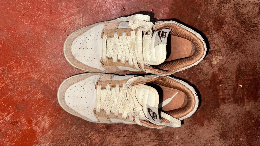 NIKE Dunk Low Medium Curry 5.5 Mens (Category: Sneakers) located in Subic. Submitted by byainss (Listing ID 1349866356, Image 2). Description: NEGOTIABLE BASTA SURE BUYER bought in Taiwan! legit to hehe regalo ng kuya size 5.5 mens With box nasa pic naman na flaws medj marumi di gaano nagagamit coz it’s too big for me rfs: need funds.