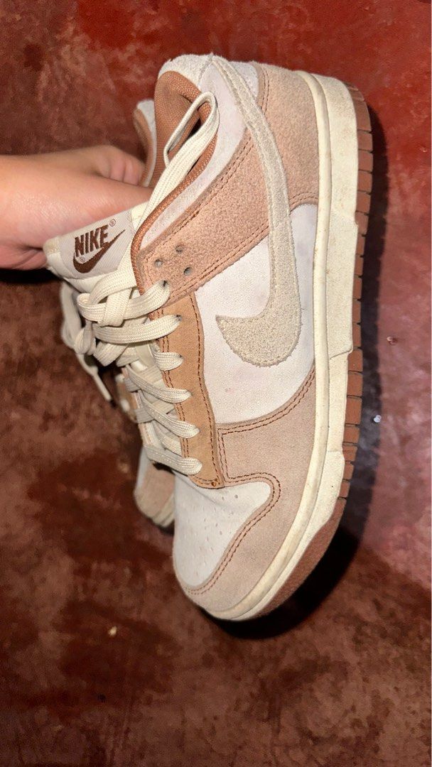 NIKE Dunk Low Medium Curry 5.5 Mens (Category: Sneakers) located in Subic. Submitted by byainss (Listing ID 1349866356, Image 1). Description: NEGOTIABLE BASTA SURE BUYER bought in Taiwan! legit to hehe regalo ng kuya size 5.5 mens With box nasa pic naman na flaws medj marumi di gaano nagagamit coz it’s too big for me rfs: need funds.