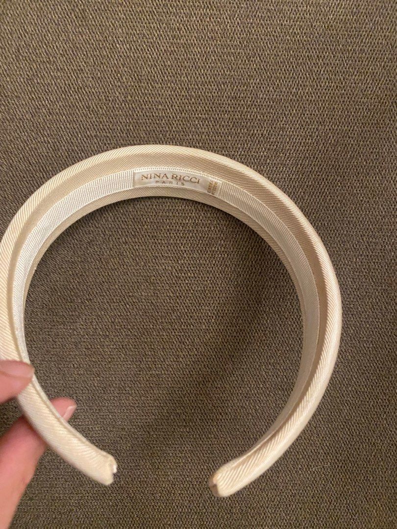 Nina Ricci White/Ivory Headband (Category: Hair Accessories) located in Muntinlupa City. Submitted by cssshop (Listing ID 1349845971, Image 2). Description: .