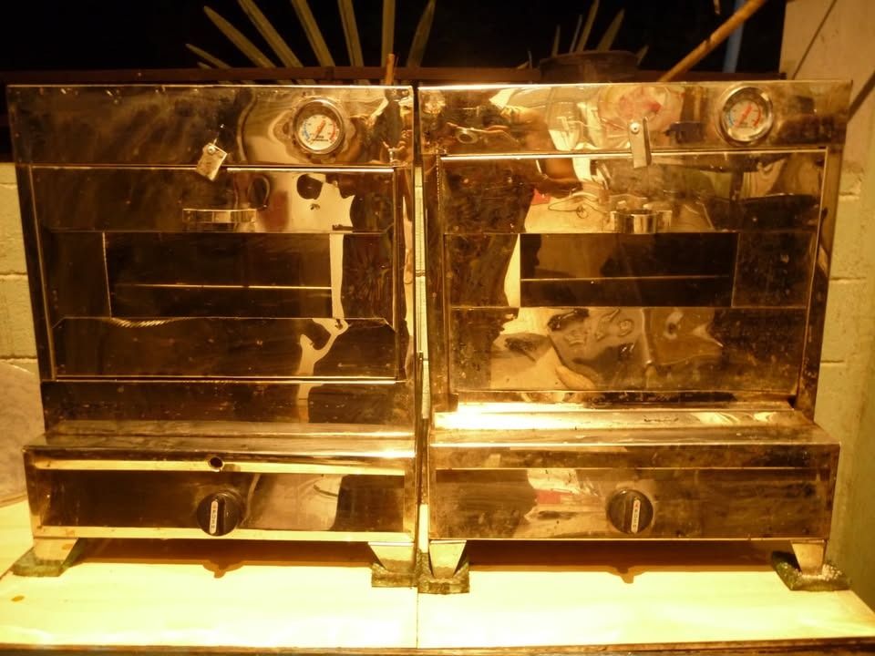 Oven Gas Type (For Pizza) (Category: Ovens & Toasters) located in Los Banos. Submitted by justinthegreat53 (Listing ID 1349908254, Image 2). Description: No issues 1800 each 3400 pagtake both .