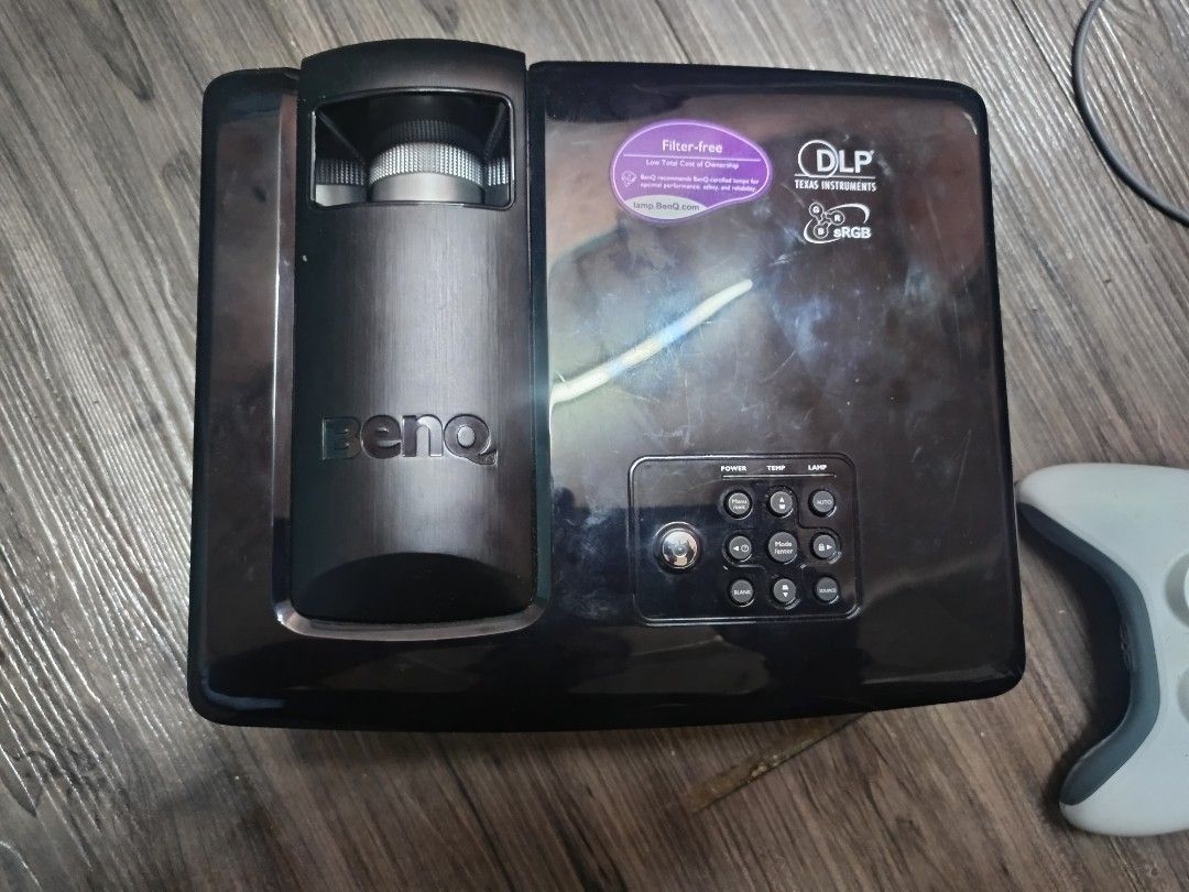 Projector (Category: Projectors) located in Kajang. Submitted by erolnuar90 (Listing ID 1349907921, Image 1). Description: condition terbaik berminat pm.