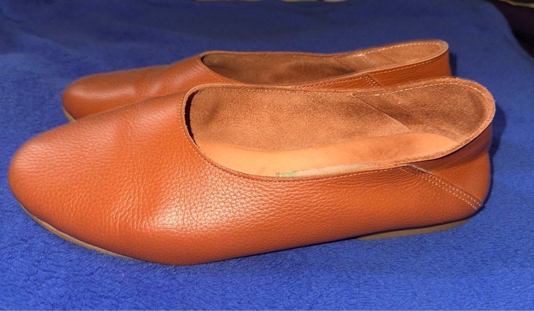 Renegade Folk (OMW) flats. SIZE 9 (Category: Flats & Sandals) located in San Fernando. Submitted by pinkthrift (Listing ID 1349755068, Image 3). Description: Used this for 3x. I’m usually a size 10 but this shoe fits me perfectly (size 9).