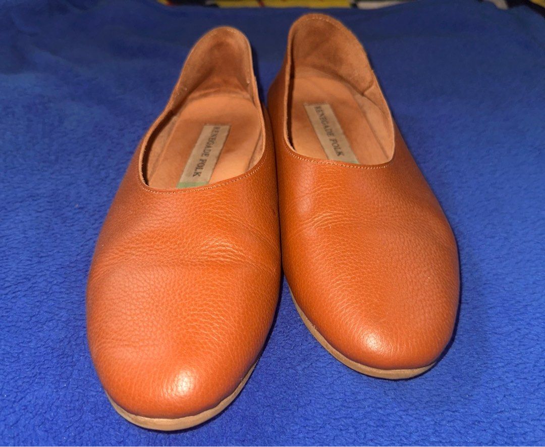 Renegade Folk (OMW) flats. SIZE 9 (Category: Flats & Sandals) located in San Fernando. Submitted by pinkthrift (Listing ID 1349755068, Image 2). Description: Used this for 3x. I’m usually a size 10 but this shoe fits me perfectly (size 9).