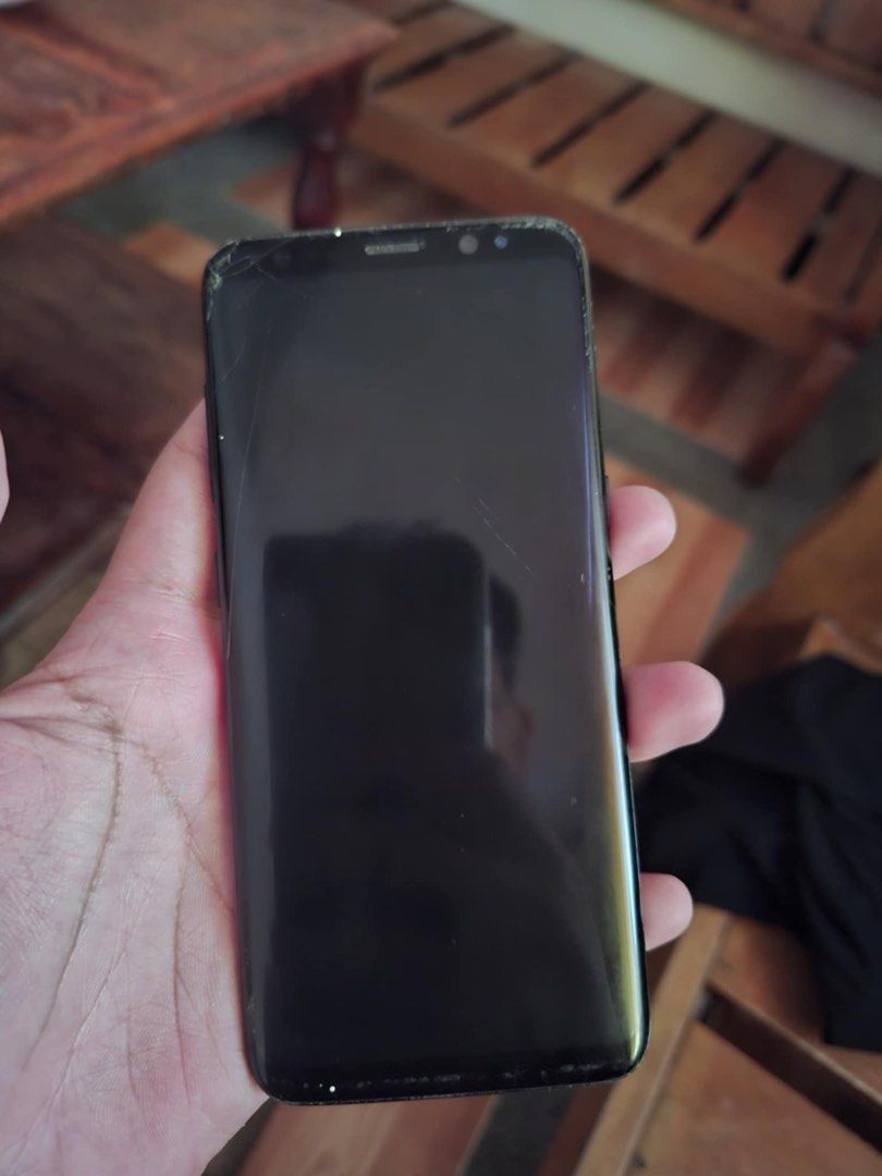 Samsung S8 edge mini (Category: Samsung) located in Rizal. Submitted by ashley_19solomon (Listing ID 1349832507, Image 3). Description: May basag lang konti lero all in good condition pa All working Pm for video .
