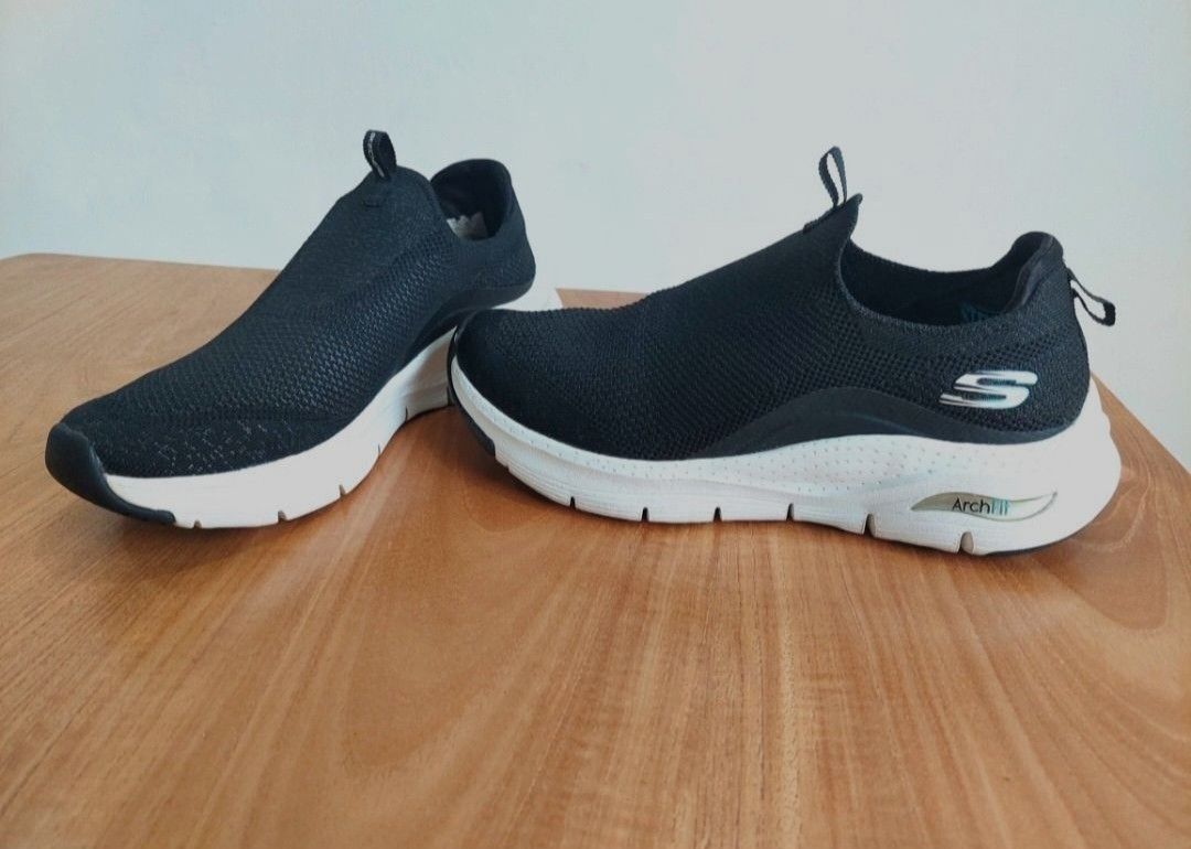 Sepatu Skechers Arch-Fit Air-Cooled Black Size 38