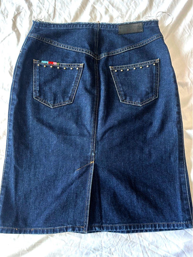 sonia rykel denim midi skirt (Category: Skirts) located in Manila. Submitted by closetcleanupbyces (Listing ID 1349787279, Image 2). Description: fits up 25 -28 waist 💓 bought this at an ig thrift store love the details on this! .