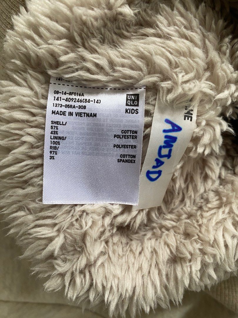 Uniclo jacket (Category: Babies & Kids Fashion) located in Kuantan. Submitted by alingstore (Listing ID 1349861544, Image 3). Description: Jacket uniqlo untuk budak2 Saiz 120 Pit 16X18.5 Condition ok 9/10 Ada hoodie,zip penuh dan 2 poket depan. Beli di butik. Ada 2 helai. Combo Rm 50 free pos.