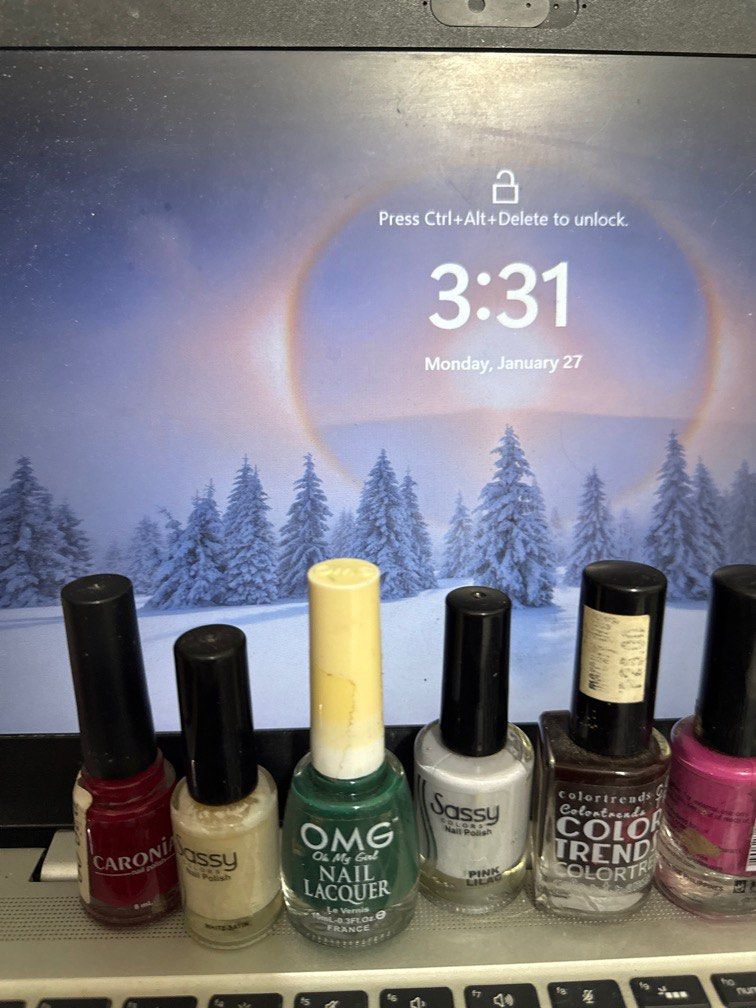 Used Nail Polish Bundle (Category: Hands & Nails) located in Quezon City. Submitted by maesells94 (Listing ID 1349808839, Image 2). Description: Decluttering Take all.