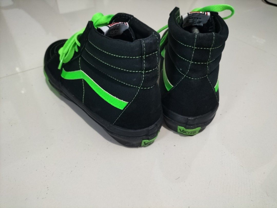 Vans High Tops Suede Neon Green (Category: Sneakers) located in Mandaue City. Submitted by DREAD032 (Listing ID 1349877667, Image 2). Description: Vans High Tops Suede Neon Green Size 9 US men's No Issue Free shipping thru LBC branch pick up only.