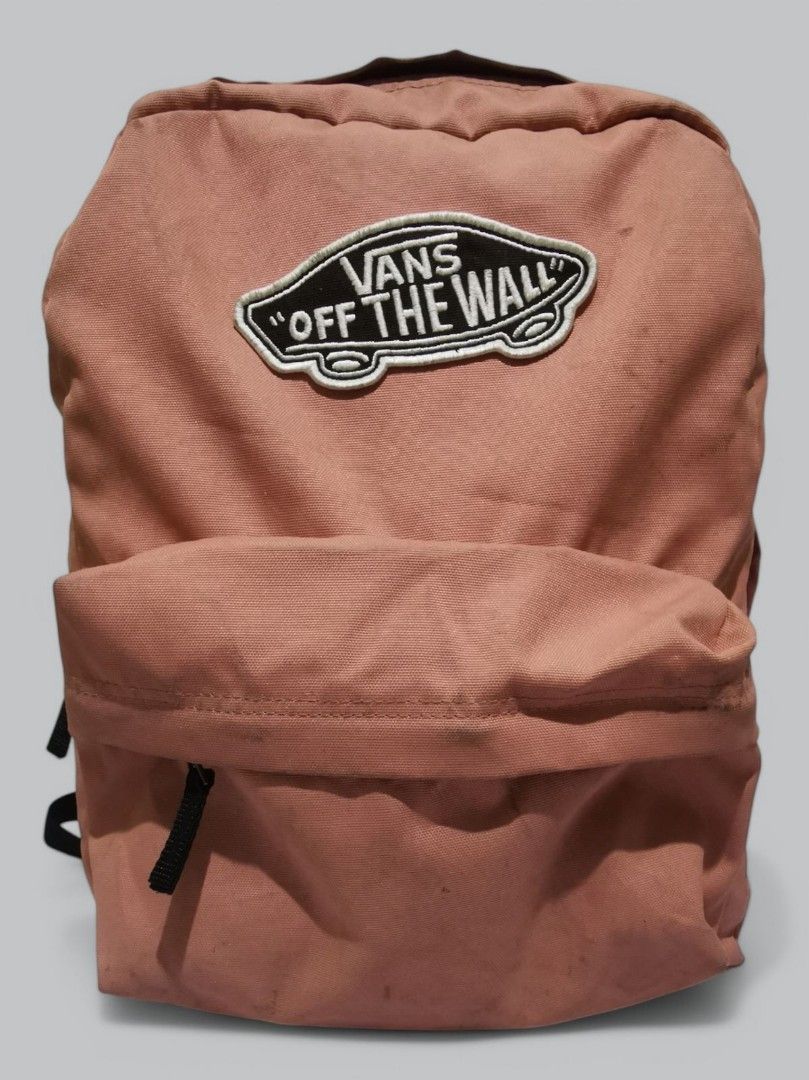 VANS of the wall old school (Category: Backpacks) located in Quezon City. Submitted by tikz_816 (Listing ID 1349757393, Image 1). Description: used VANS of the wall old school backpack size: 42.5cm X 32.4cm x 12cm color: peach condition: 9/10 buy with confidence over 150+ positvie feedback/reviews meet up: qc and nearby areas balintawak lrt1 station fishermall pantranco shipping available: to be shouldered by the buyer..
