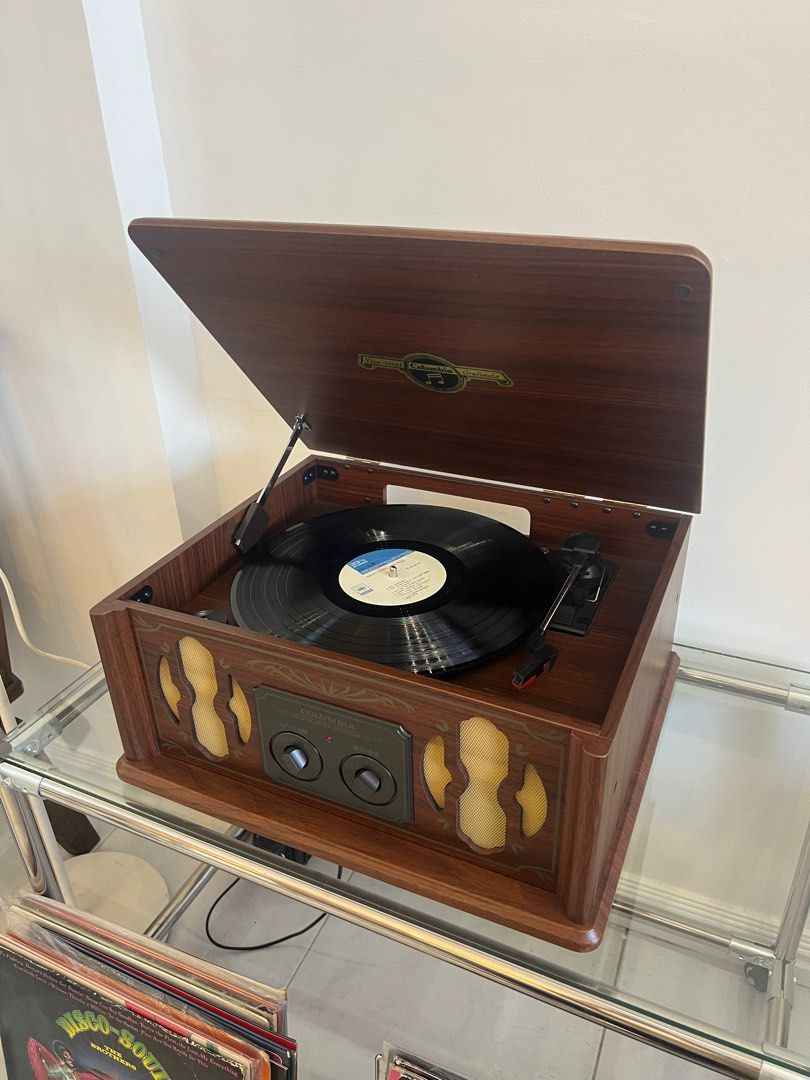 Vintage Columbia Vinyl Player (Category: Soundbars, Speakers & Amplifiers) located in Pasay City. Submitted by rarijawnz (Listing ID 1349804465, Image 1). Description: Vintage Columbia Vinyl Player With Built In Speakers Fully functional No issue Try all you want Can send a video of it playing records. 110 volts.