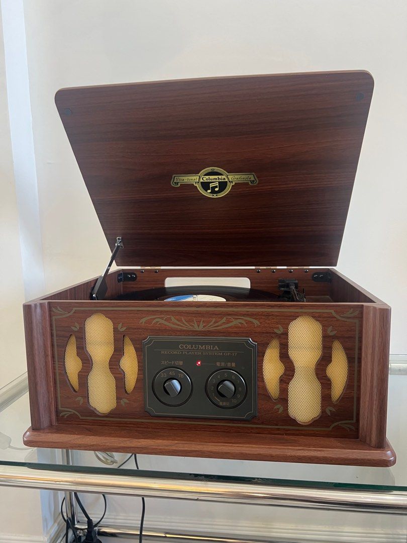 Vintage Columbia Vinyl Player (Category: Soundbars, Speakers & Amplifiers) located in Pasay City. Submitted by rarijawnz (Listing ID 1349804465, Image 2). Description: Vintage Columbia Vinyl Player With Built In Speakers Fully functional No issue Try all you want Can send a video of it playing records. 110 volts.