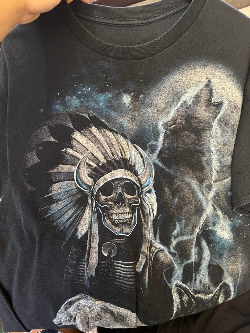 Vintage Wolf Tee (Category: Tshirts & Polo Shirts ) located in Calamba. Submitted by migsdeclutter (Listing ID 1349894900, Image 2). Description: Vintage Wolf Graphic Tee Solid nito Promise 500 php lang panalo yan napaglakihan ko lang na.