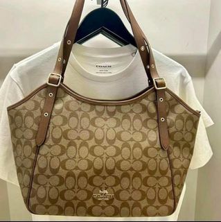 • COACH MEADOW SHOULDER BAG •