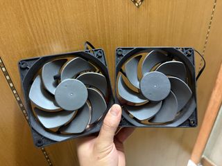 antec 原裝反葉風扇兩把
