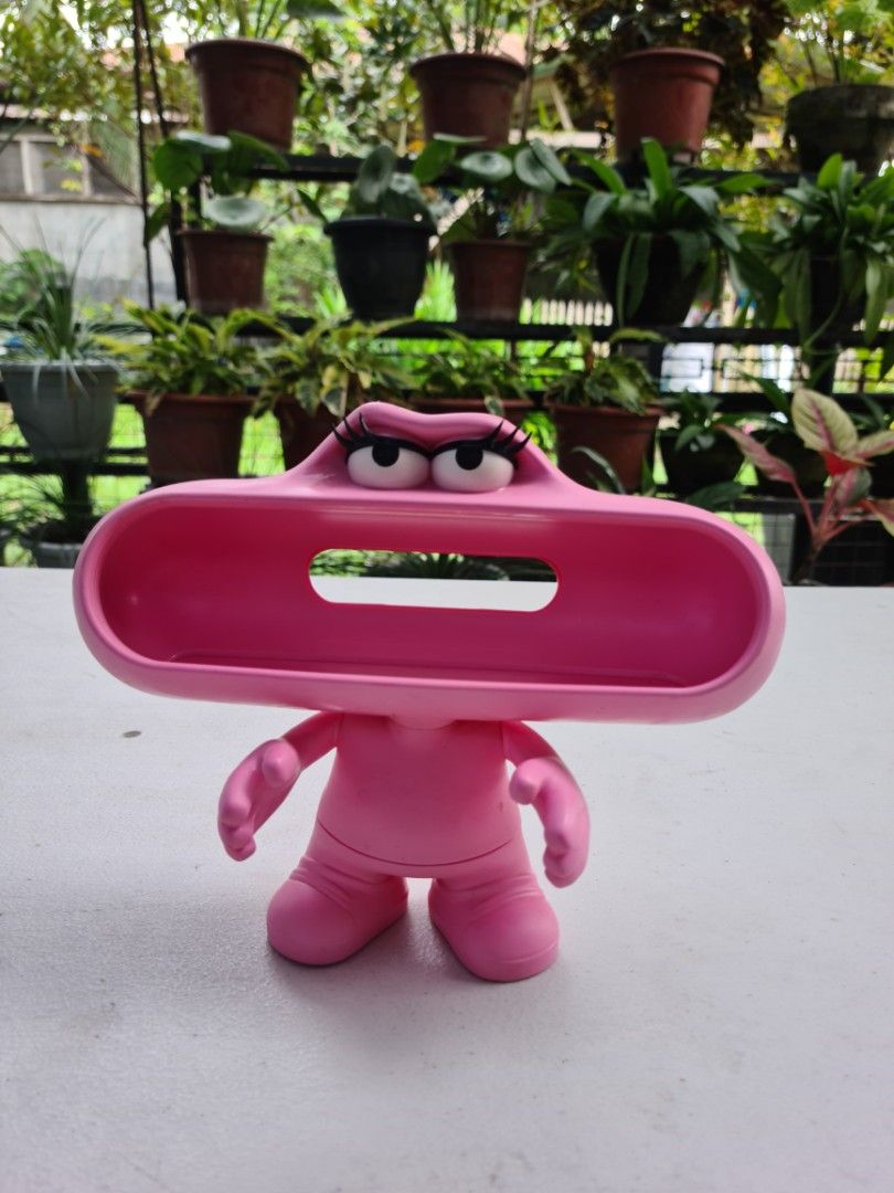 Beast Pill Support Stand (Category: Mounts & Holders) located in General Santos City (Dadiangas). Submitted by pactoderetro (Listing ID 1349955569, Image 2). Description: Beats Pill Support Stand in link colorway In very good condition.