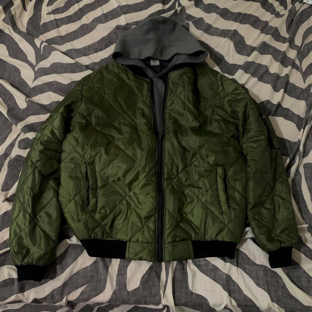 Bomber Jacket (Category: Coats, Jackets and Outerwear) located in Cavite. Submitted by threadscollective (Listing ID 1349935051, Image 2). Description: Large on tag 25x28.