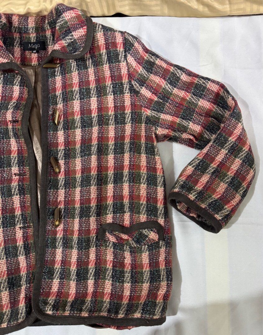 checkered winter jacket (Category: Coats, Jackets and Outerwear) located in Manila. Submitted by chuchucolate (Listing ID 1350016101, Image 2). Description: .