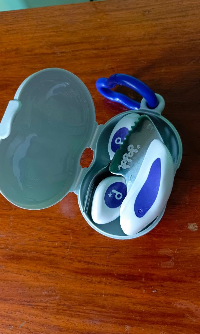 Doddl Cutlery Set Indigo (Category: Weaning & Toddler Feeding) located in Solano. Submitted by nedbalassu (Listing ID 1349920568, Image 2). Description: case, spoon and fork - well used knife - used twice.