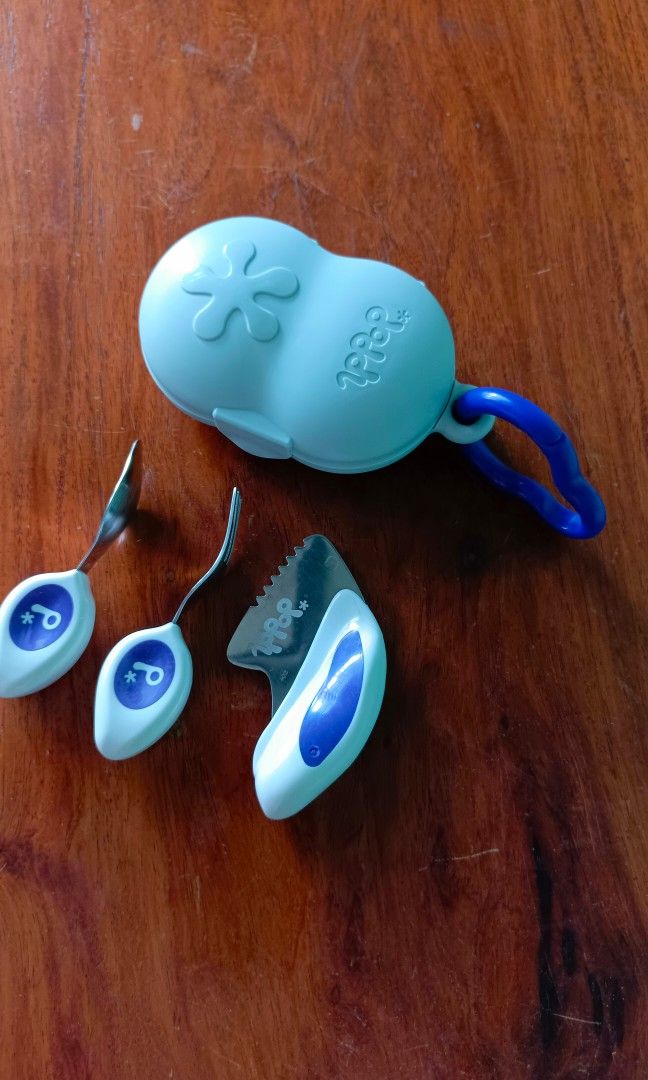 Doddl Cutlery Set Indigo (Category: Weaning & Toddler Feeding) located in Solano. Submitted by nedbalassu (Listing ID 1349920568, Image 1). Description: case, spoon and fork - well used knife - used twice.